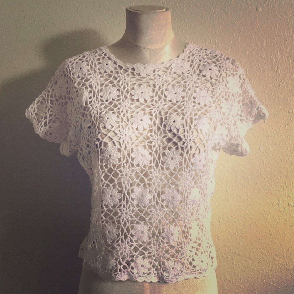 VINTAGE 1990s White Crocheted Floral Top